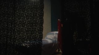 Ein sehr erotischer Film von Cane Honey nachdem die Nacht zu Hause hereinbricht