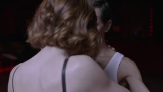 Louise Swell wird nach dem Tango in einem brutalen Dreier hart