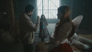 Lucy Huxley und Maximo Garcia ficken wild in der Scheune