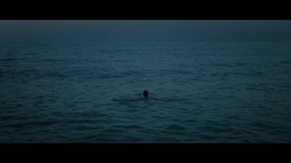 Ein sehr erotischer Film mit einer Meerjungfrau, die es liebt, gefickt zu werden