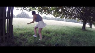 Diese schöne Kokette verkörpert die natürliche Schönheit in reinster