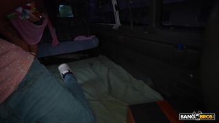 Selina Garcia lässt sich von Don Sudan die Muschi lecken auf dem Bang Bus