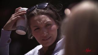 Ein sexuelles Treffen zwischen Bella und der schönen lesbischen Scarlett