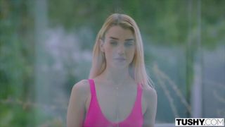 Elena Vedem muss ihren Manager in ihrem Arsch spüren