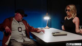 Mob-Frau Andi Avalon wird von Cop Van Wylde gefickt