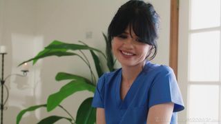 Ana lehrt Yhivi und Demi, wie man ihre Muschi massiert