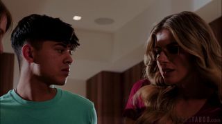 Cole darf seine Stiefschwester Frankie und seine Stiefmutter Pia ficken.