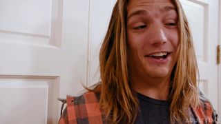 Eva Nyx lutscht sowohl ihren Stiefvater Charles Dera als auch ihr Date Axel Haze