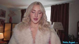 Sexy Sunflower Doll will für einen Blowjob im Hotel kassieren